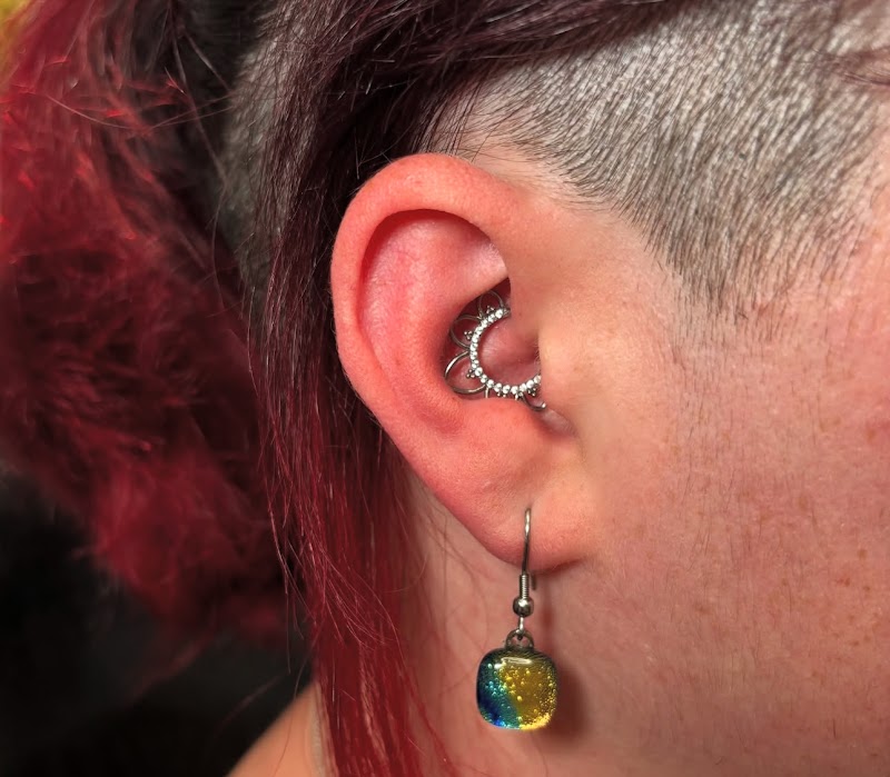 PoutyPiercings photo 4