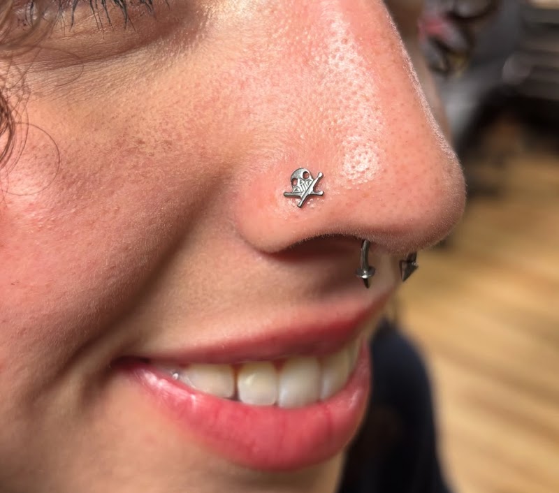 PoutyPiercings photo 3