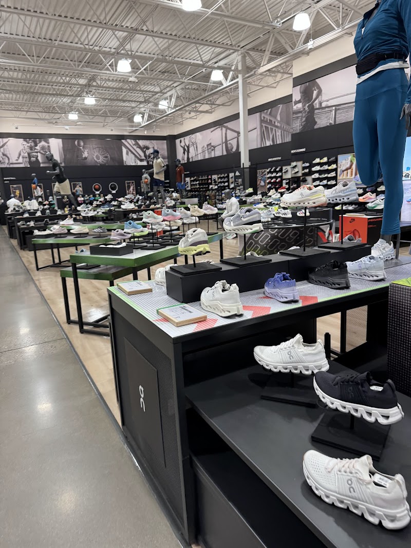 DICK'S Sporting Goods photo 4