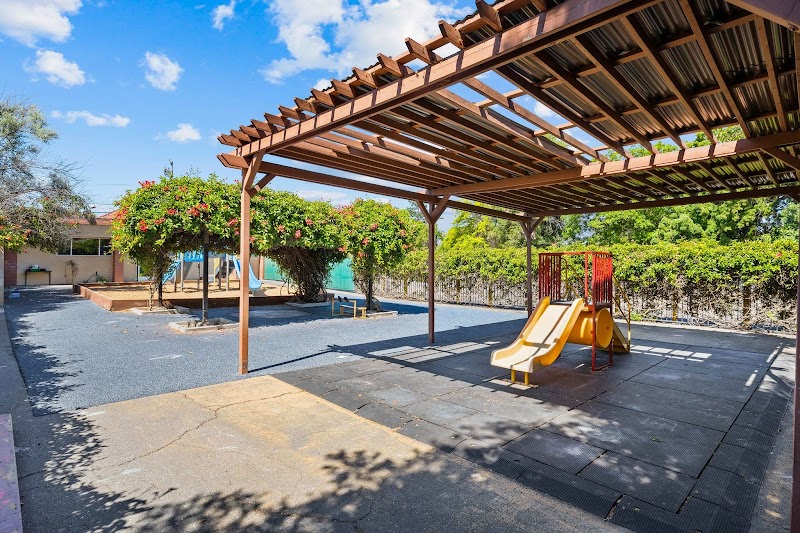 Learn and Play® Montessori School & Child Care Maple photo 4
