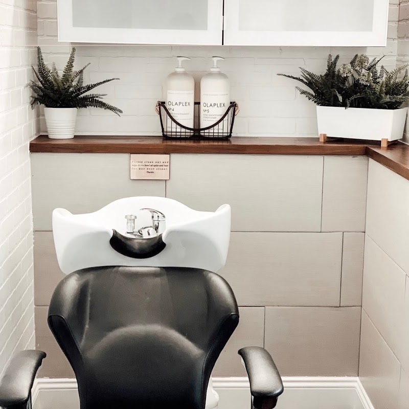 Oak + Ivy Boutique Salon photo 3