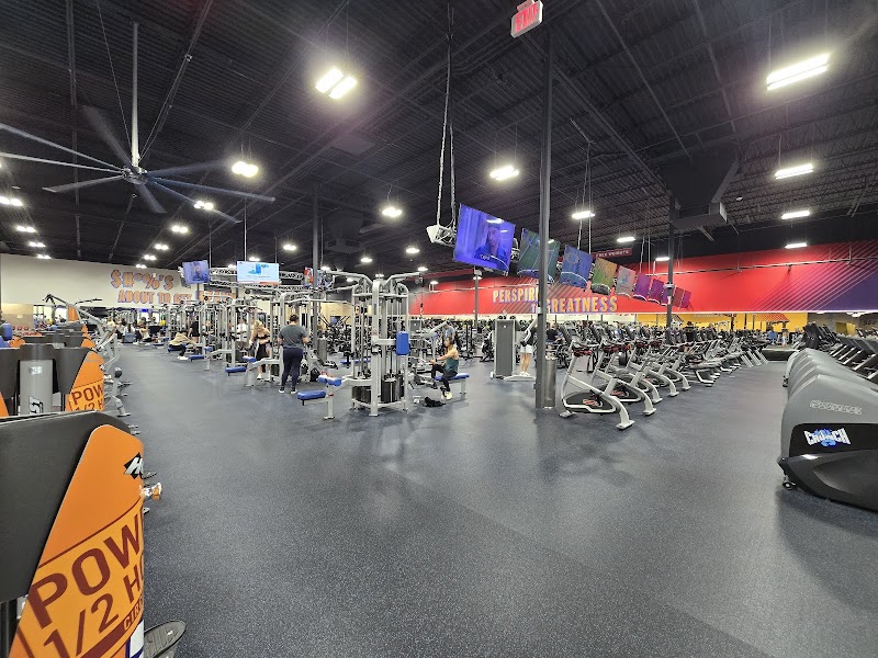 Crunch Fitness - Wesley Chapel photo 2