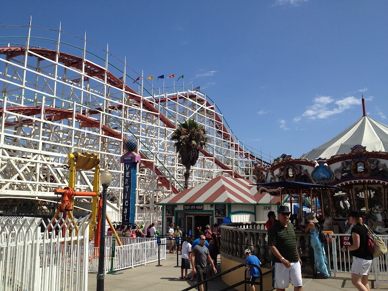 Giant Dipper Roller Coaster photo 2