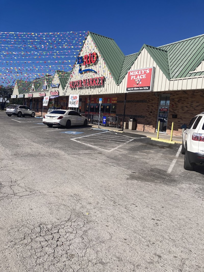 El Rio Super Market photo 5