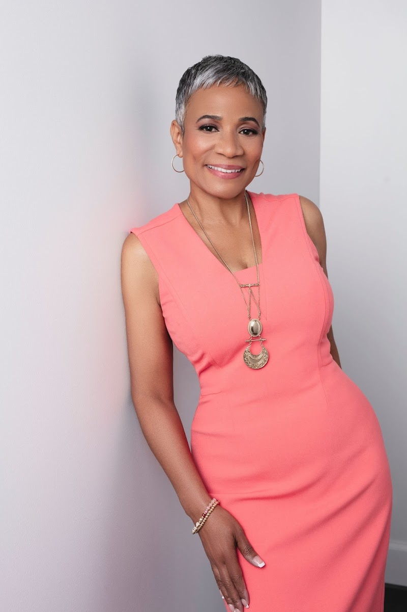 Photo of Tinarsha Brown, Broker Intero Real Estate
