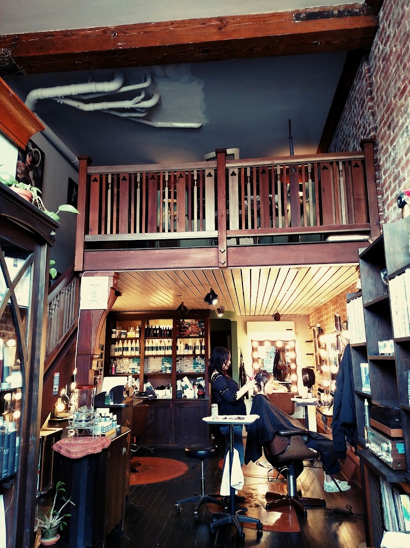 Saviours Salon photo 2