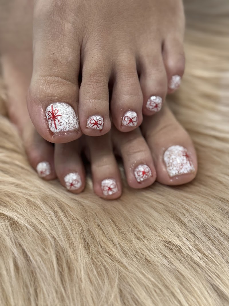 Laura Nail Artist photo 3