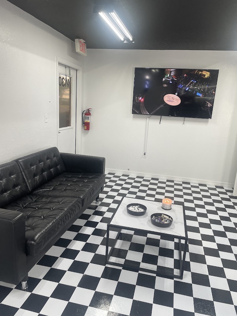 Photo of Louie’s Barber Studio