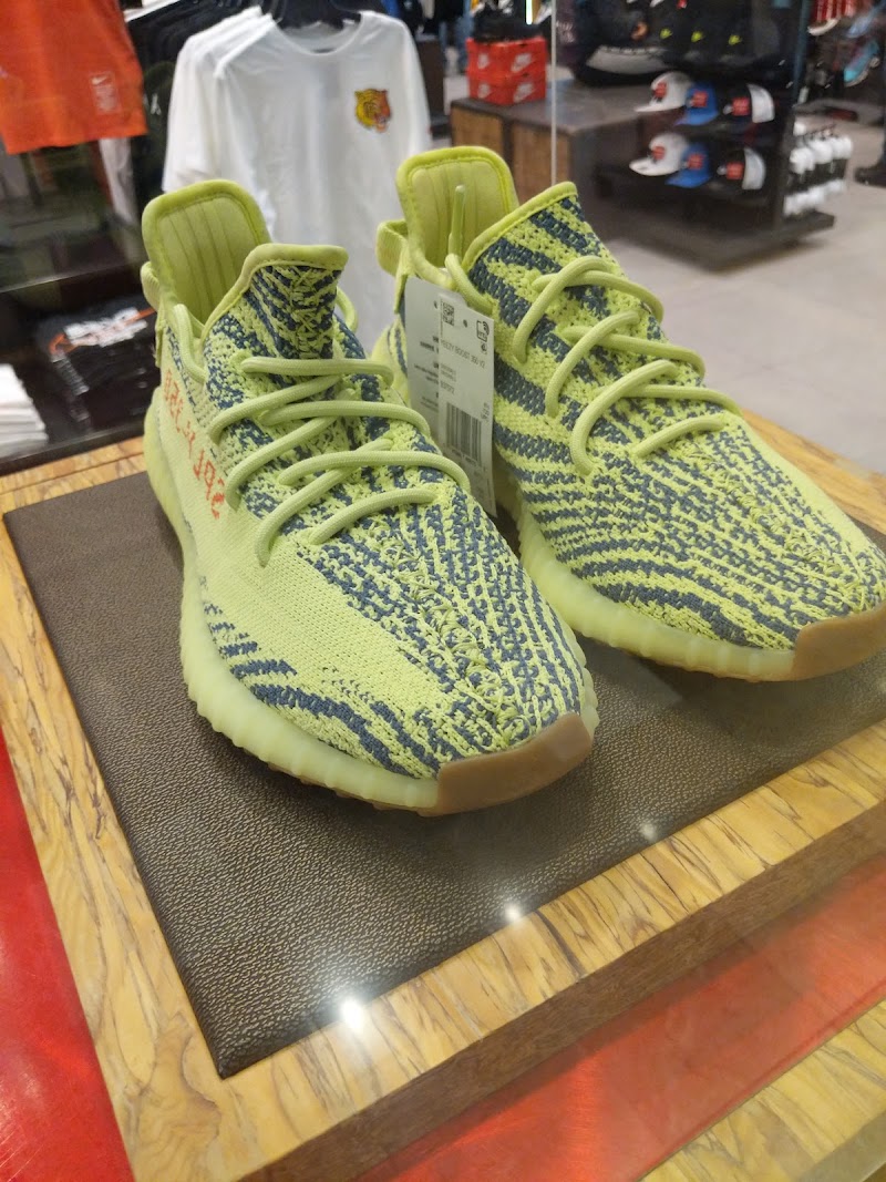 Foot Locker photo 3