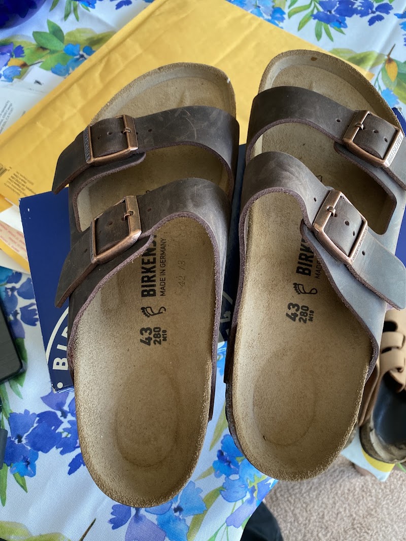 Tenni-Moc's Shoe Store photo 5