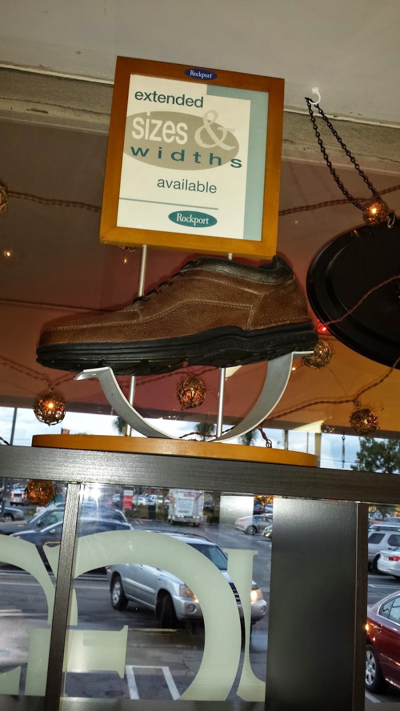 Tenni-Moc's Shoe Store photo 4