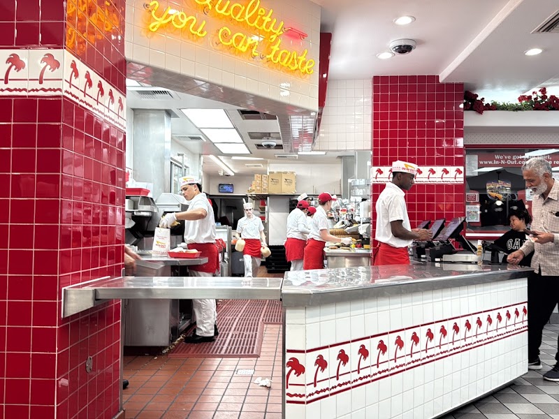 In-N-Out Burger photo 4
