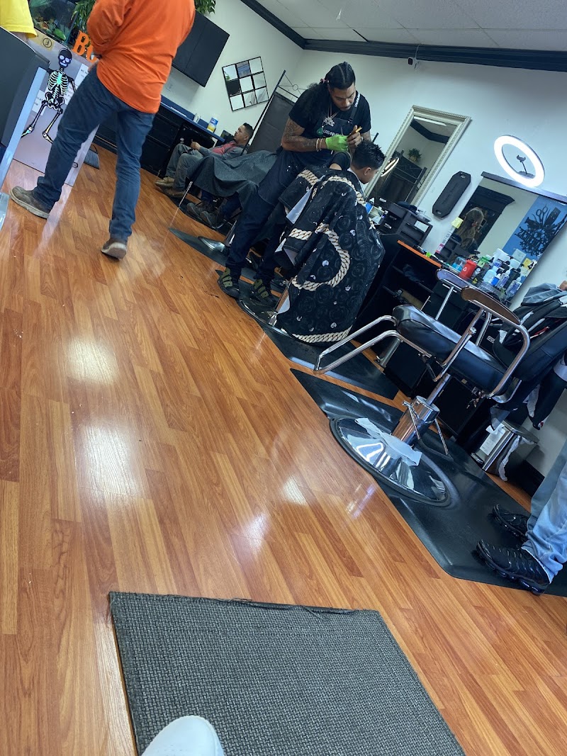 Las Americas Barbershop and Hair Salon photo 3