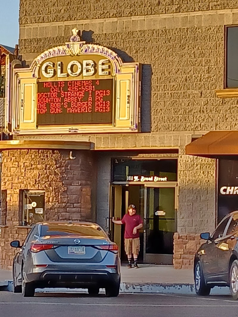 Hollis Cinema 4 photo 3