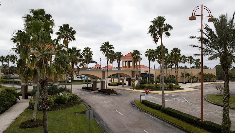 Vero Beach Outlets photo 2