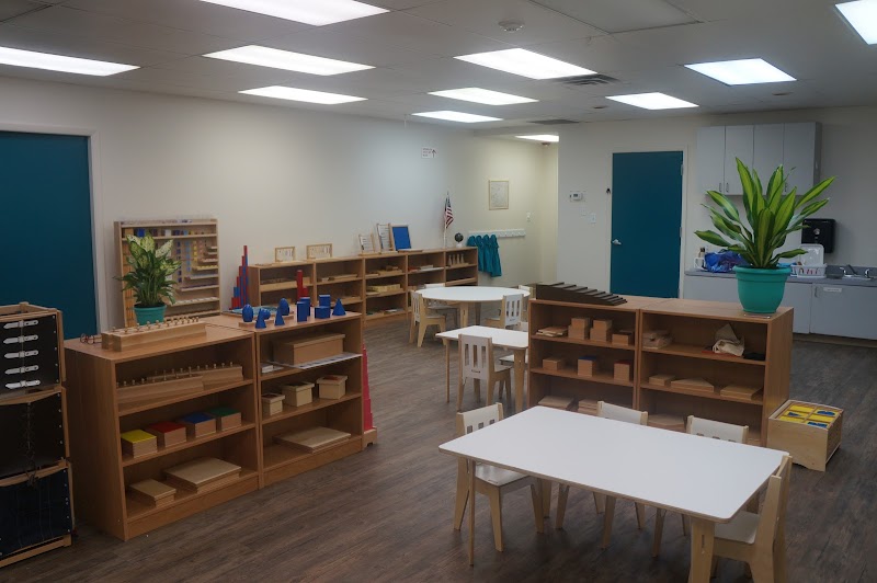 De La Fontaine Multilingual Montessori School Seminole photo 3