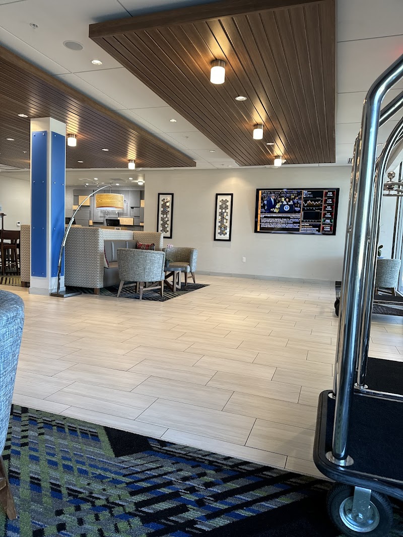 Holiday Inn Express & Suites Suisun City, an IHG Hotel photo 4