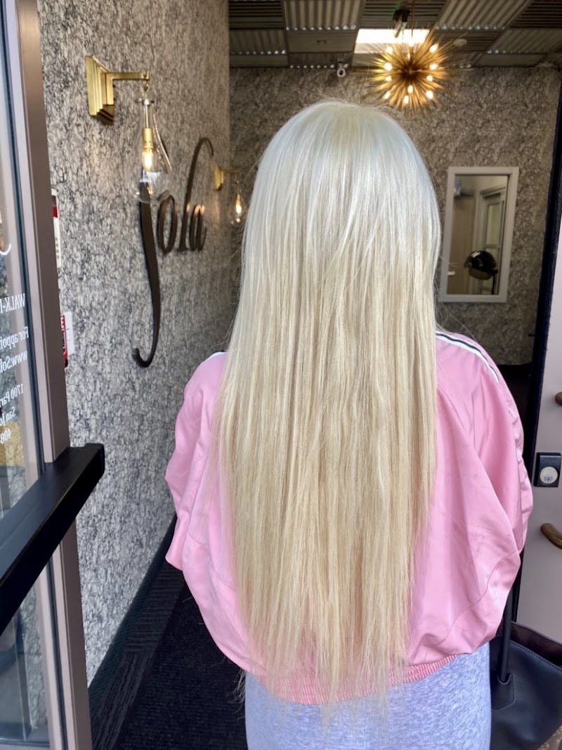 Ashleigh Blake Hair photo 4