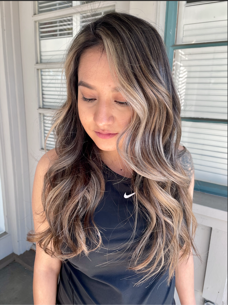 Ashleigh Blake Hair photo 3