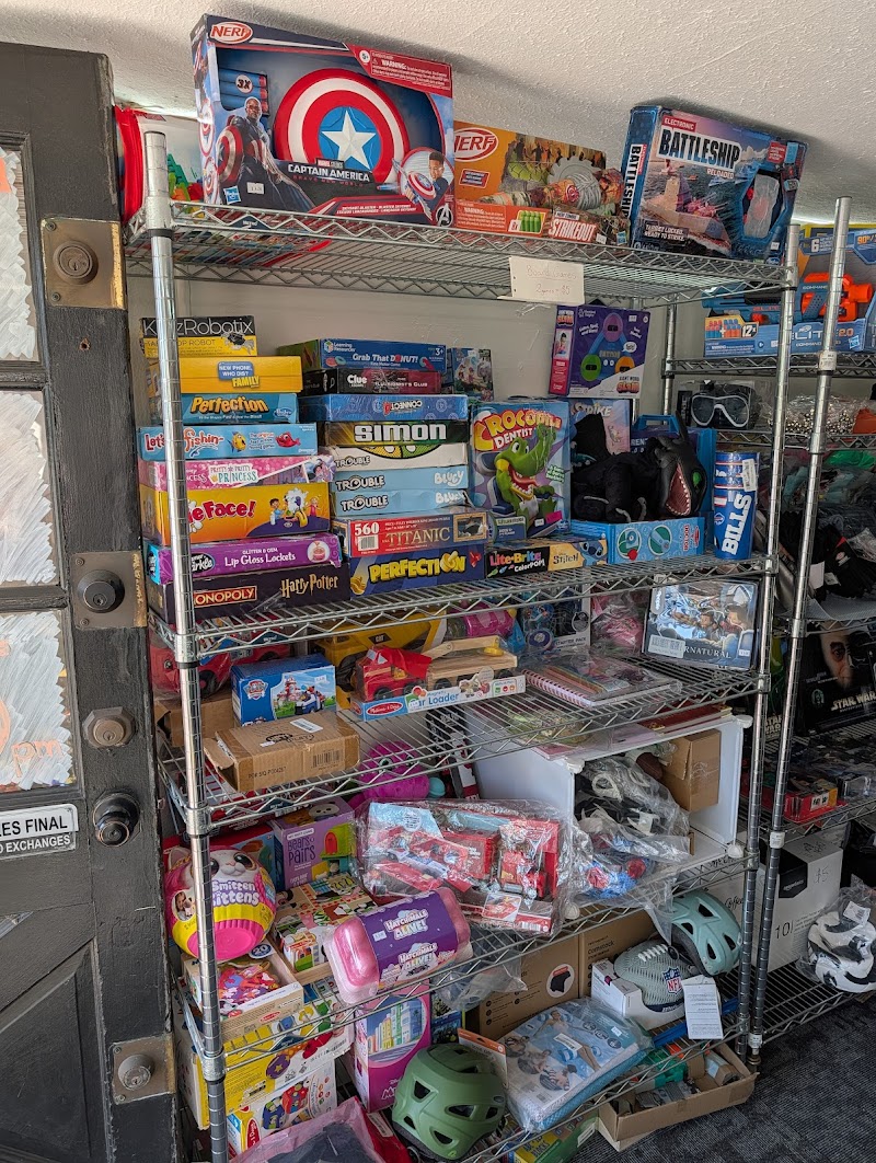 LOZZY’S Retro Resale thrift store photo 2