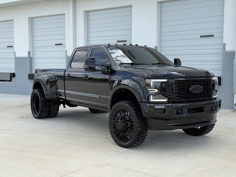 AutoLux Car & Truck photo 2