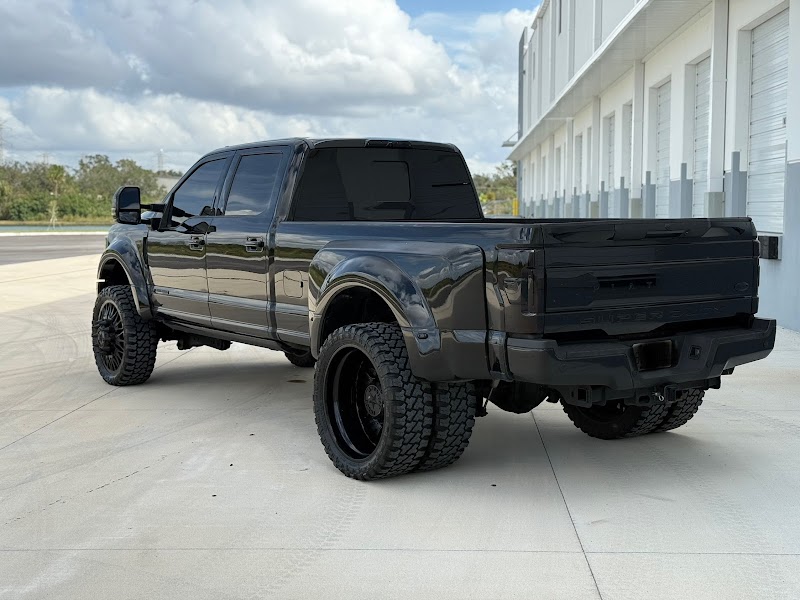 AutoLux Car & Truck photo 5