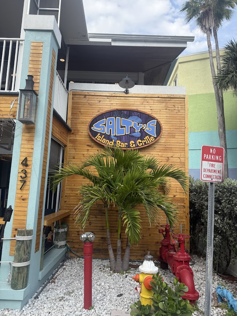 Salty's Island Bar & Grille photo 5