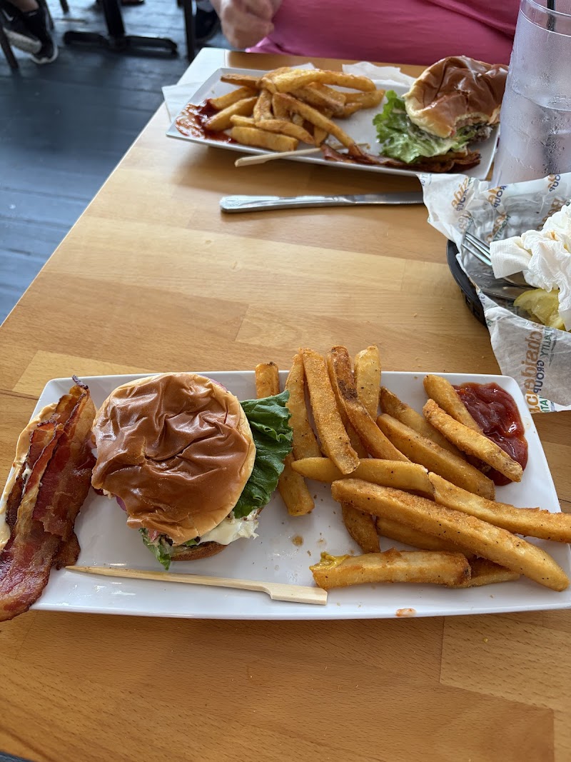 Salty's Island Bar & Grille photo 3