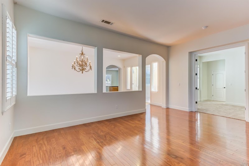 Luxe Living Realty photo 3