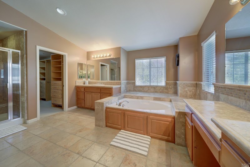 Luxe Living Realty photo 2