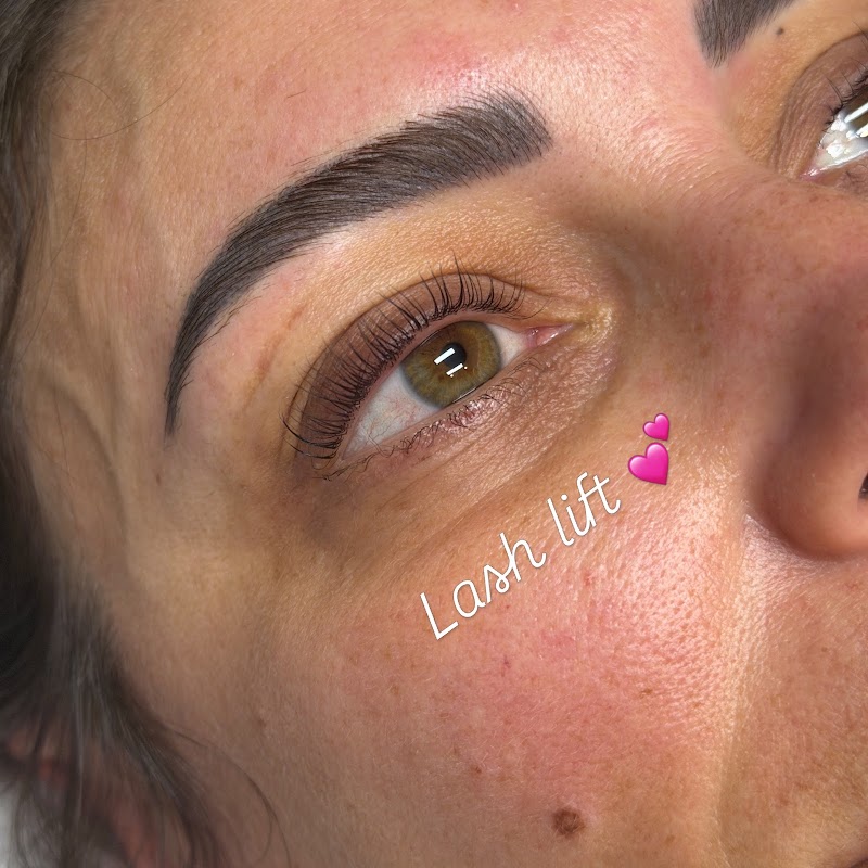 BLOW & WAX - brow threading • blow outs • brazilian waxing • full body waxing • brow tinting • lash lifting photo 5