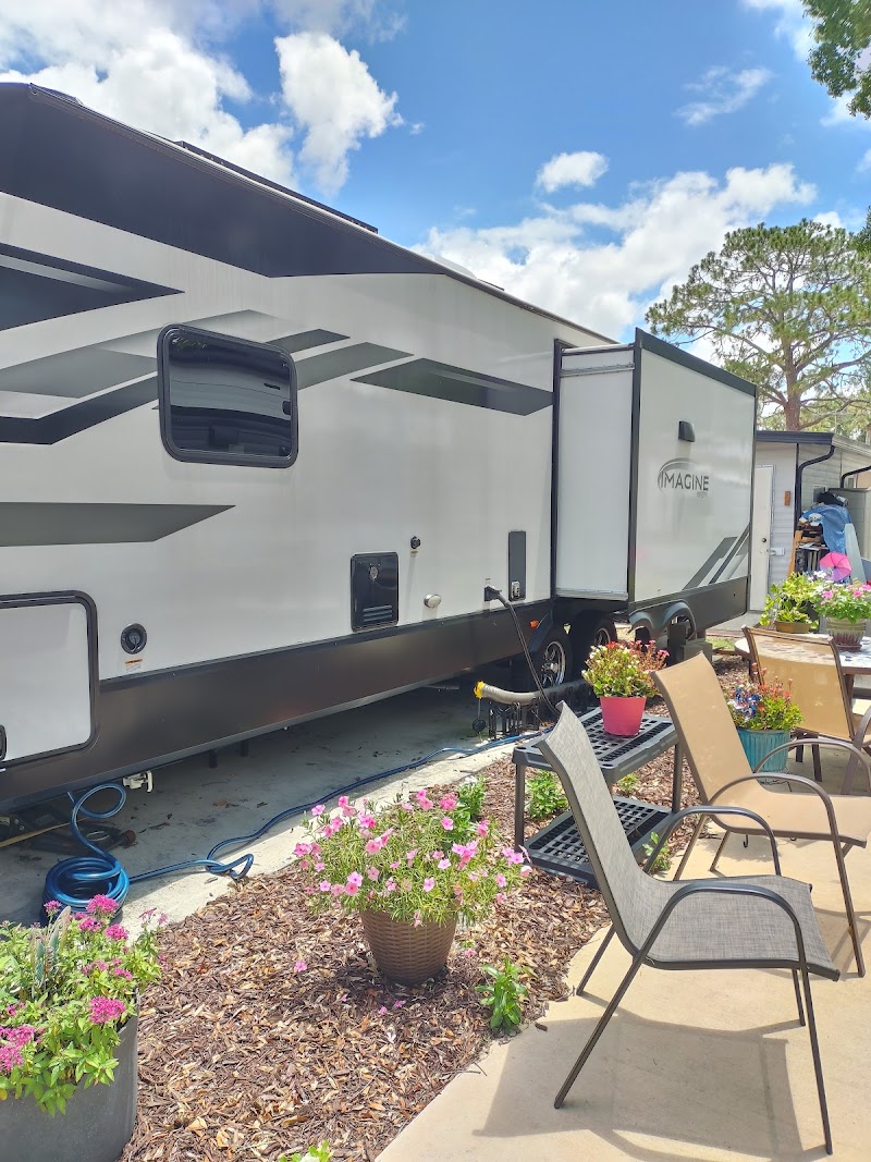 Tampa East RV Resort (The Rainbow Entrance) photo 4
