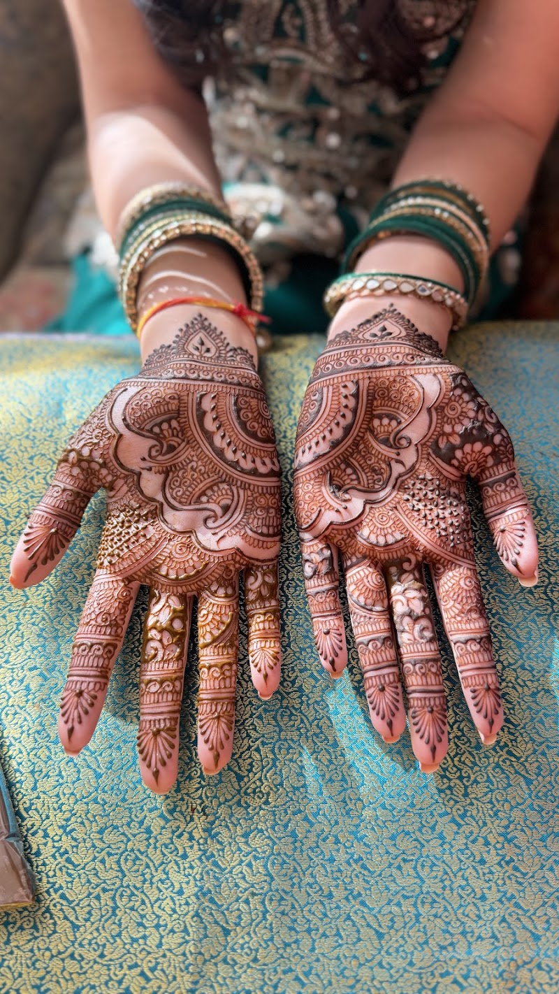 Shilpakala Artworld - Henna, Face Paint, Balloon Twisting, Cloth Alterations photo 2