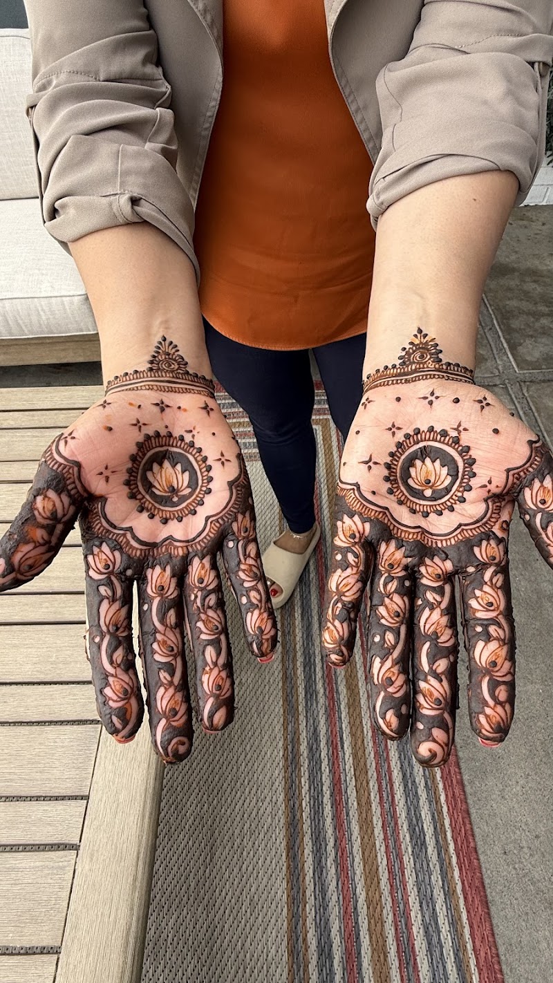 Shilpakala Artworld - Henna, Face Paint, Balloon Twisting, Cloth Alterations photo 3