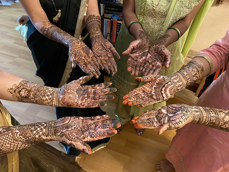 Shilpakala Artworld - Henna, Face Paint, Balloon Twisting, Cloth Alterations photo 5