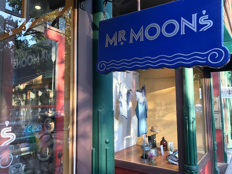 Mr Moon's photo 3
