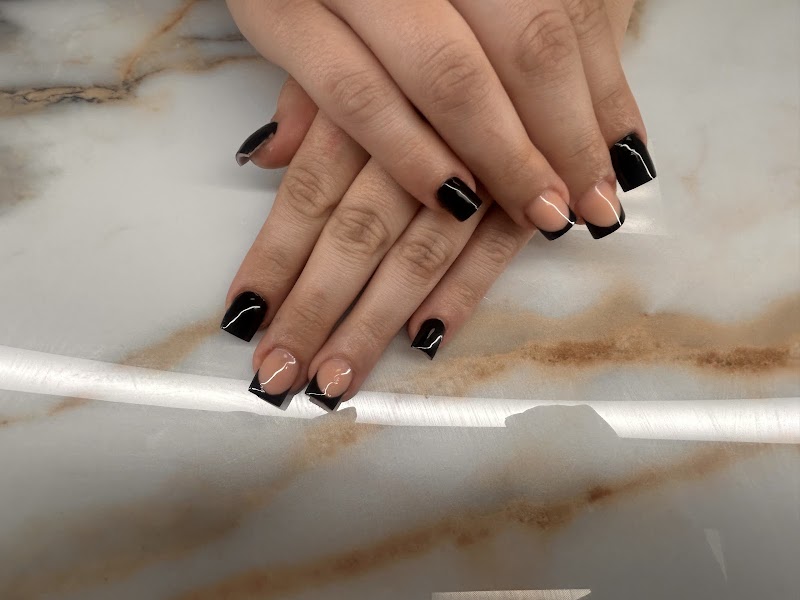 Hang 10 Nailz photo 2