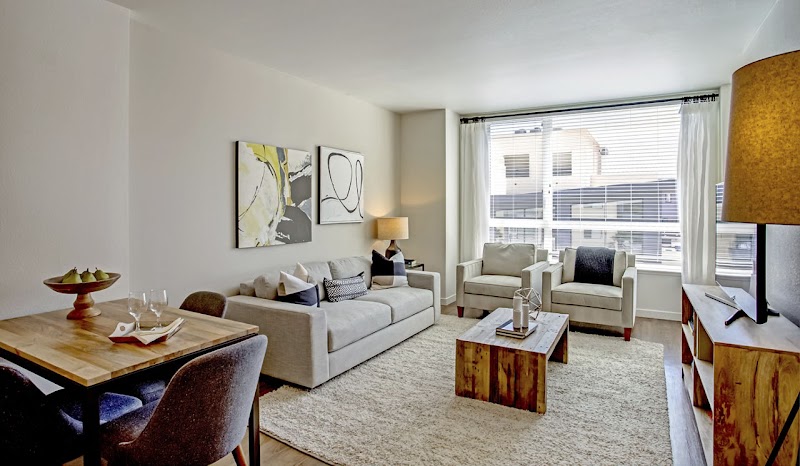 One Hundred Grand Apartments photo 3