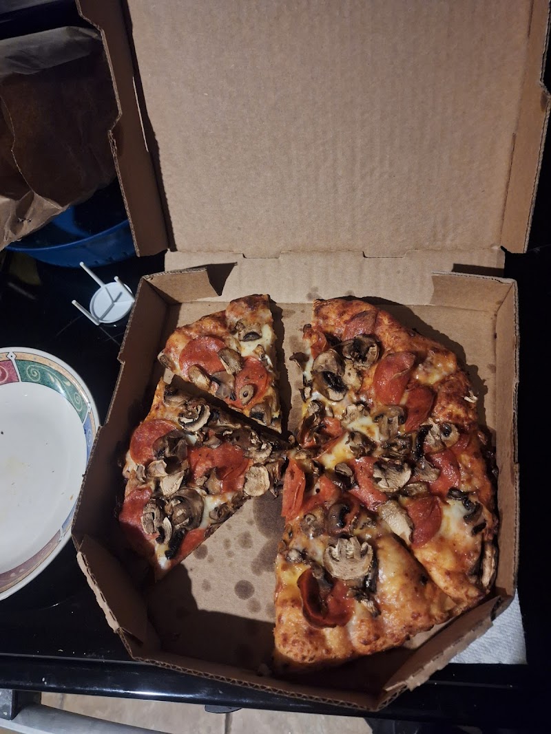 Round Table Pizza photo 4