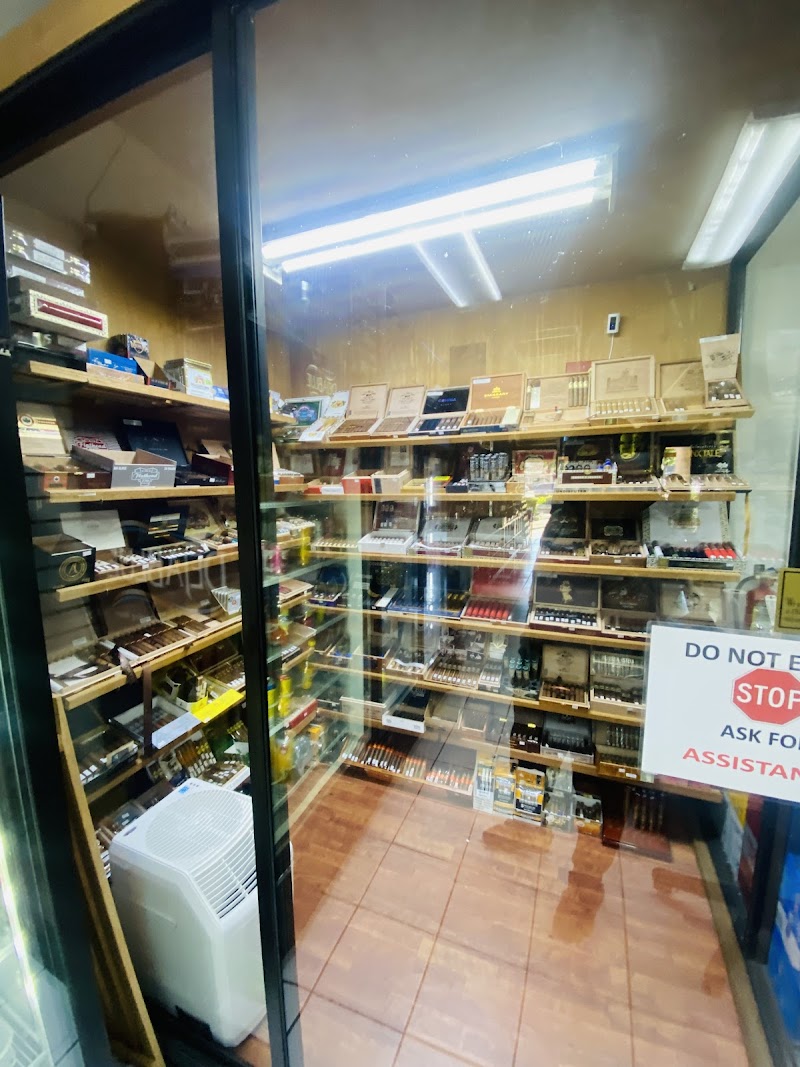 Liquor & Cigar Room photo 3