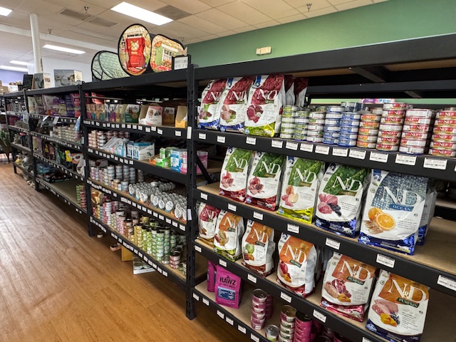 Earthwise Pet Nutrition Center & Wellness Spa - GROOMBAR photo 2