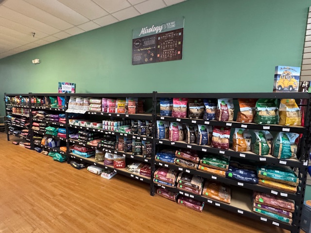 Earthwise Pet Nutrition Center & Wellness Spa - GROOMBAR photo 4