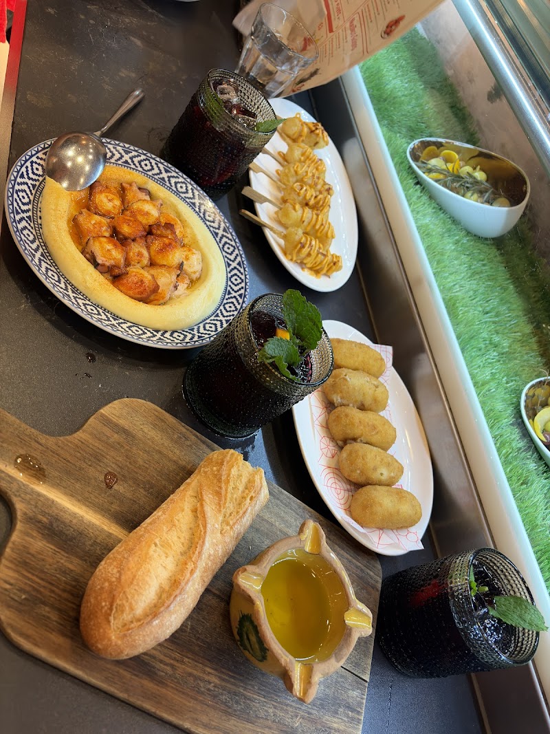 La Barra at Mercado Little Spain photo 3