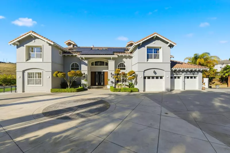 Gurpriit Atwal, Intero Real Estate photo 2
