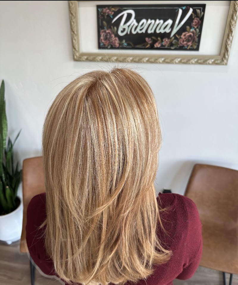 Brenna V salon photo 5
