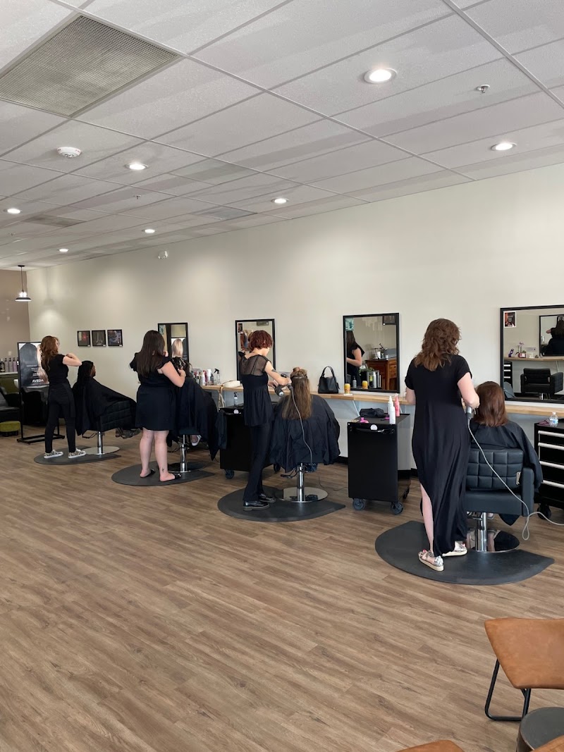 Brenna V salon photo 4