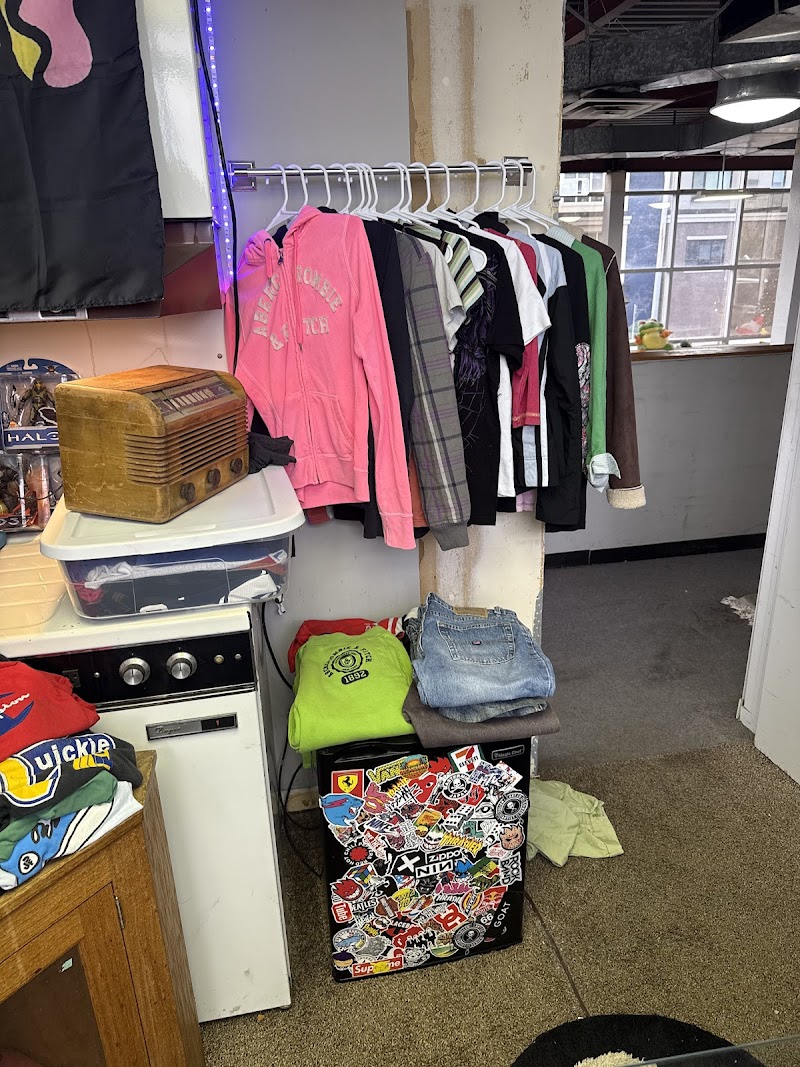 Ryan’s Racks Vintage Clothing photo 2