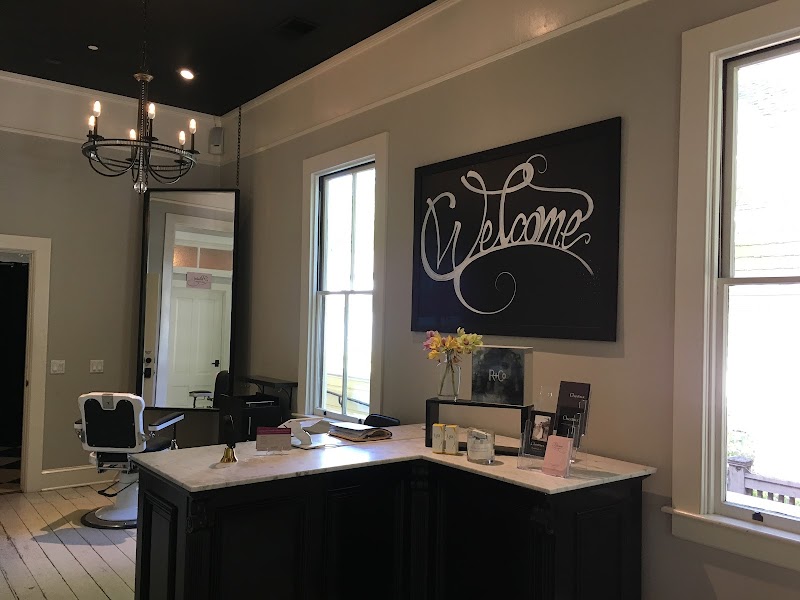 Photo of Cheveux Salon