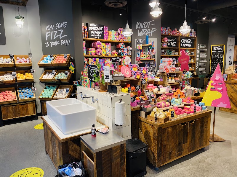 Lush Cosmetics Menlo Park photo 4