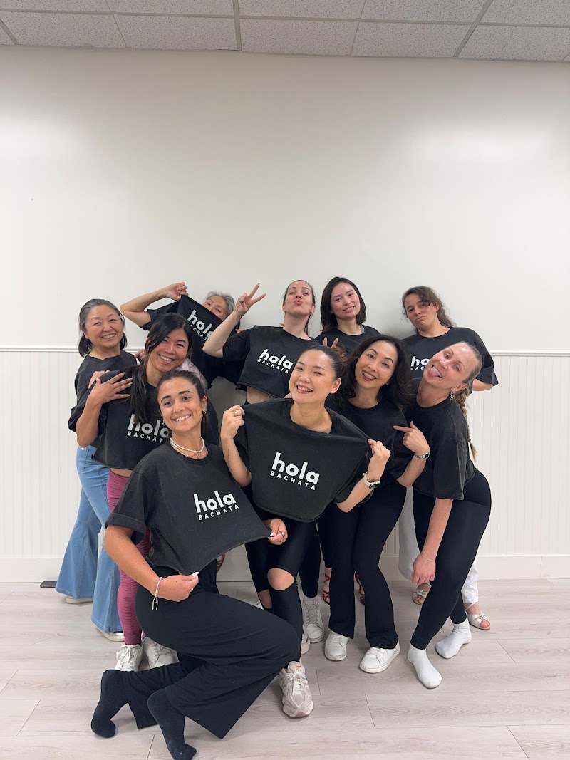 Hola Bachata Dance School (Emily & Tonnam) photo 5